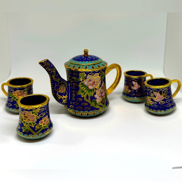 Vintage five Pc. Miniature Chinese Cloisonne Teapot W/Lid /Four Cups/Tray.